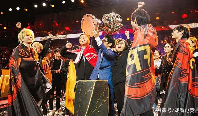 包含科维托娃连续三场比赛得分超过出色发挥，FPX不断突破！的词条