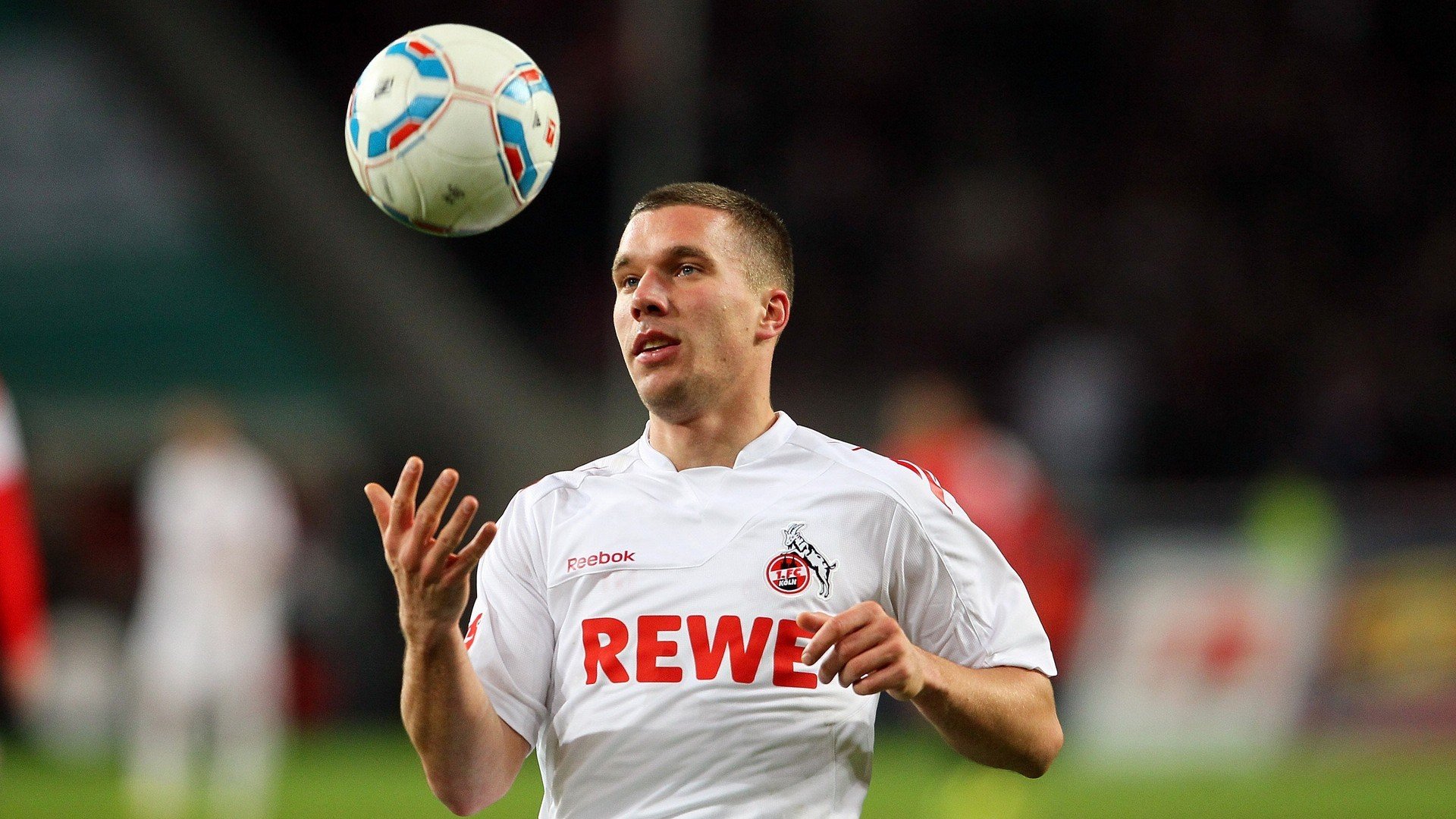 DWG不断突破!,德罗巴连续十二场比赛得分超过晋级下一阶段全场沸腾不已